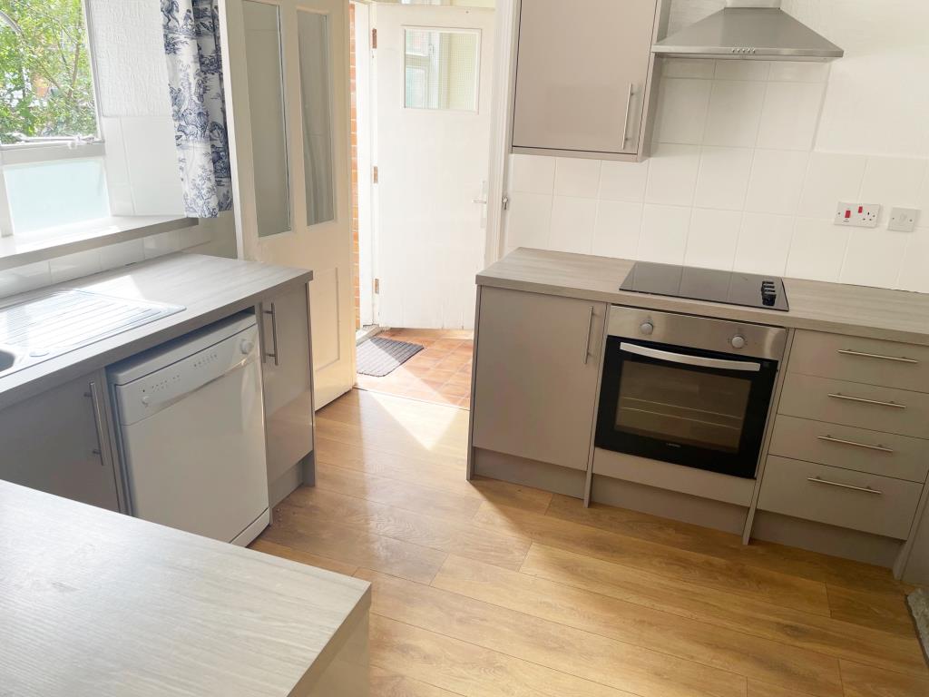 Lot: 28 - FREEHOLD DETACHED PREMISES -